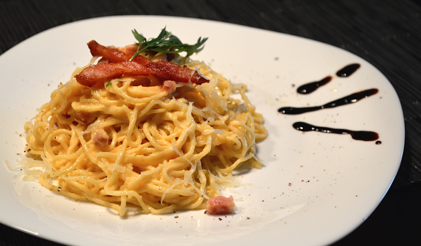 Taí sua estreia na cozinha italiana: um fácil Spaghetti à Carbonara clássico